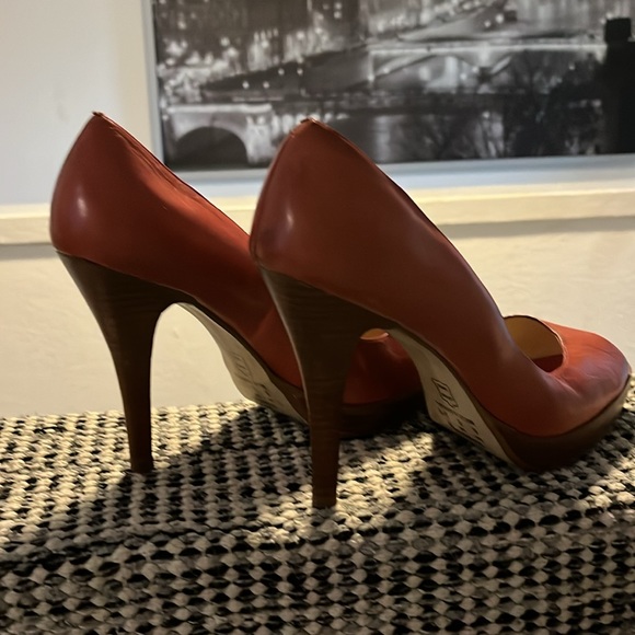 Cathy Jean Brazil size 39 so that’s a size 8 red in color upper is all leather - Picture 3 of 4